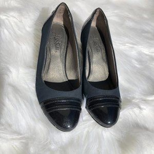 Navy and Black Life Stride Soft Comfort System